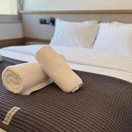 Cozy Luxury 1-bedroom In Nicosia's Heart 아파트 *